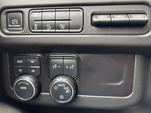 Used 2023 Chevrolet Suburban High Country w/ Premium Package 2 image 19