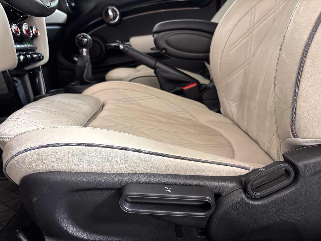 Certified 2024 MINI Cooper 2-Door Hardtop w/ Signature Upholstery Package FWD image 23