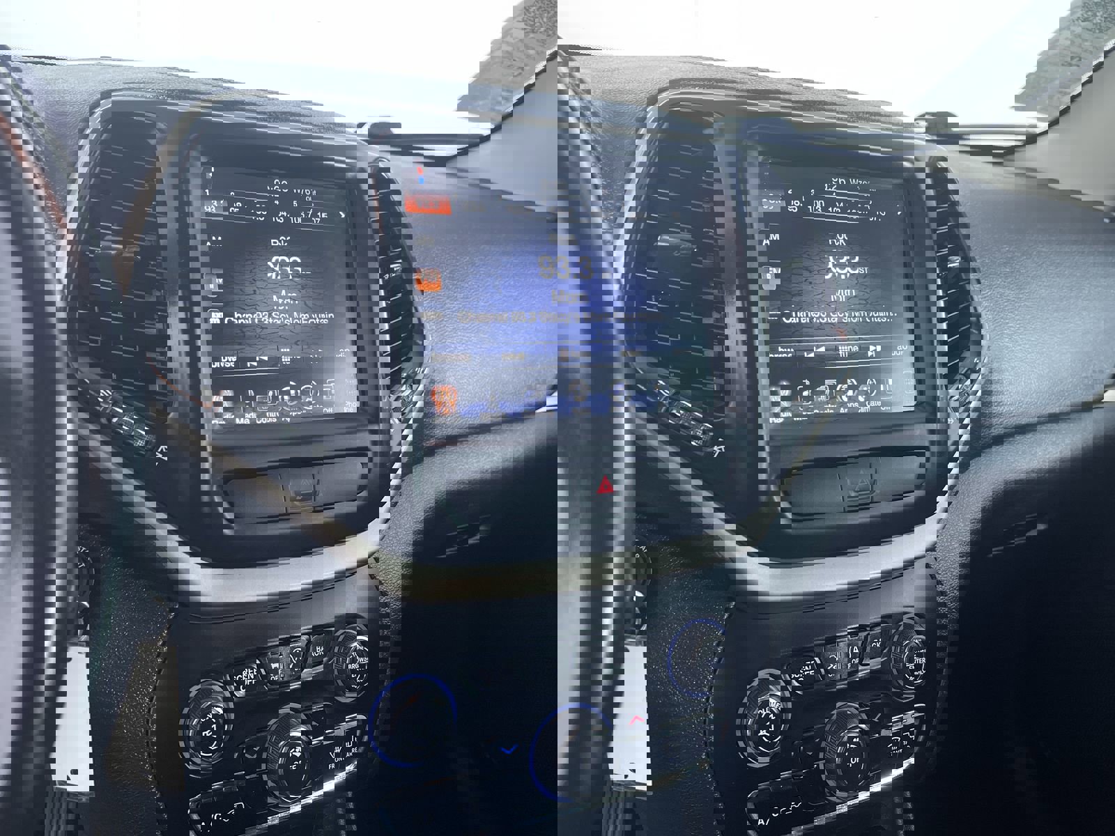 Used 2016 Jeep Cherokee Latitude w/ Cold Weather Group image 19