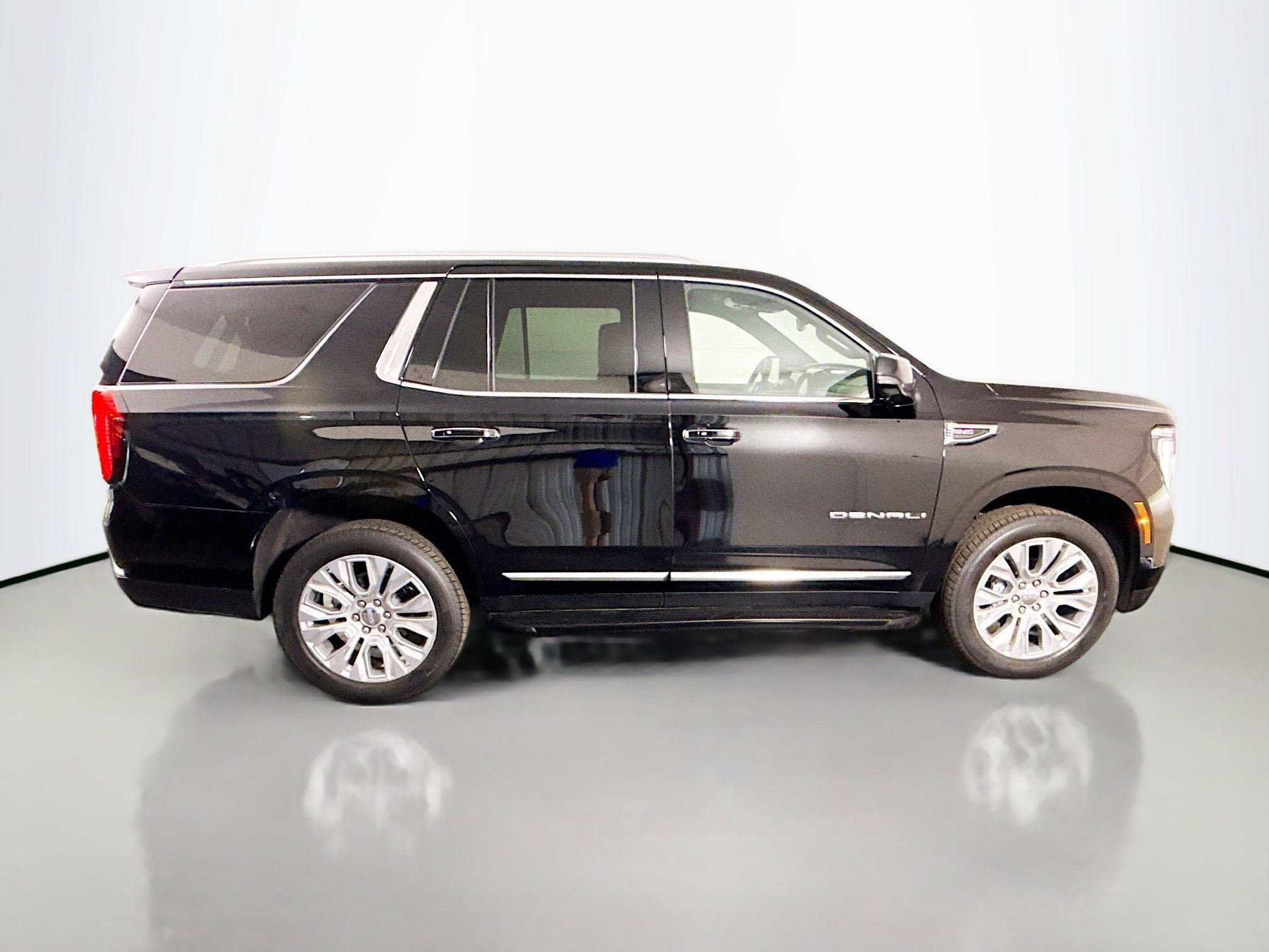 Used 2025 GMC Yukon Denali AWD/4WD image 11