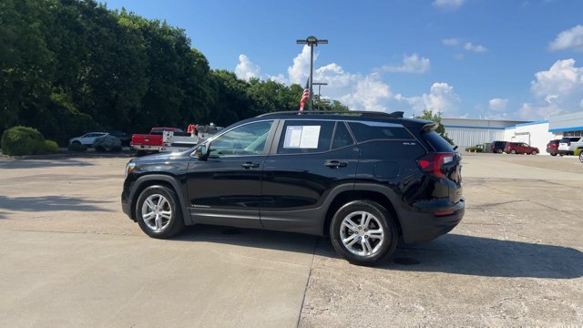Used 2023 GMC Terrain SLE w/ Driver Convenience Package FWD image 6
