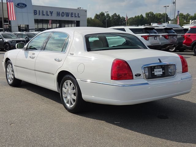 Used 2008 Lincoln Town Car Signature Limited RWD image 5