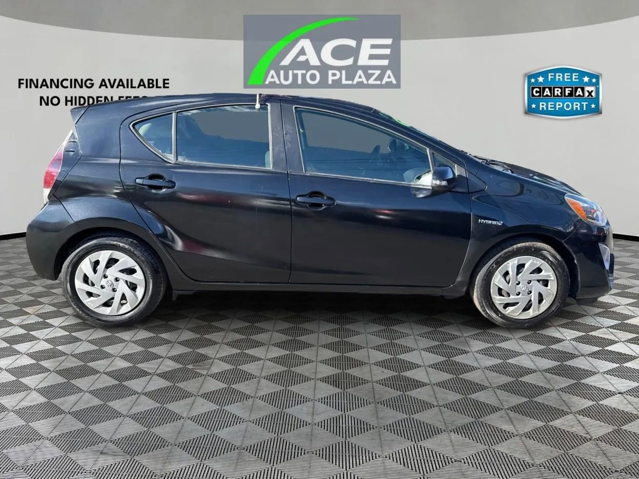 Used 2016 Toyota Prius C Two image 4