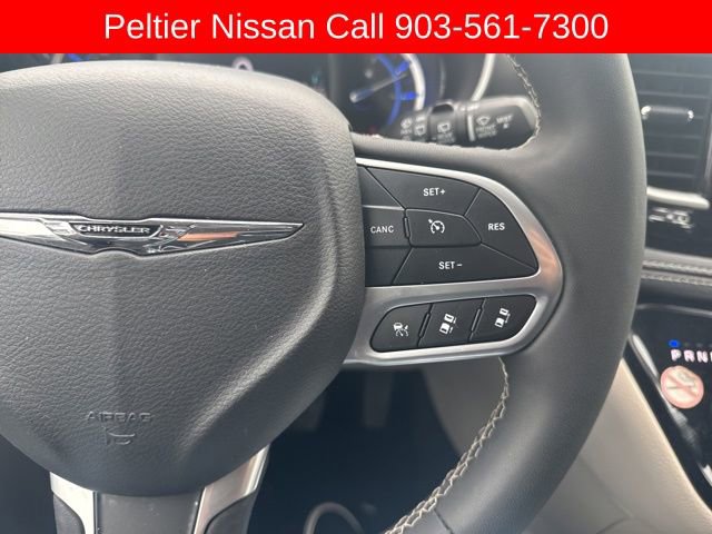 Used 2024 Chrysler Pacifica Select image 14
