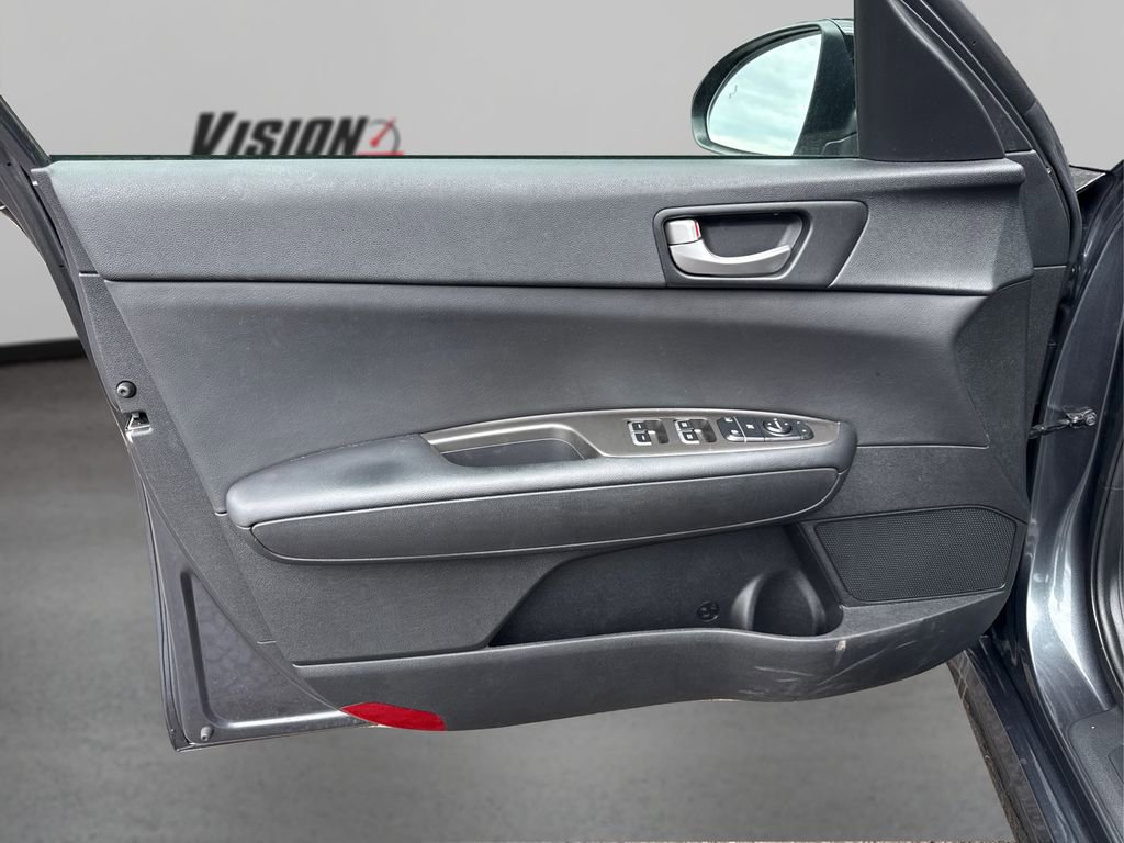 Used 2020 Kia Optima SE image 19