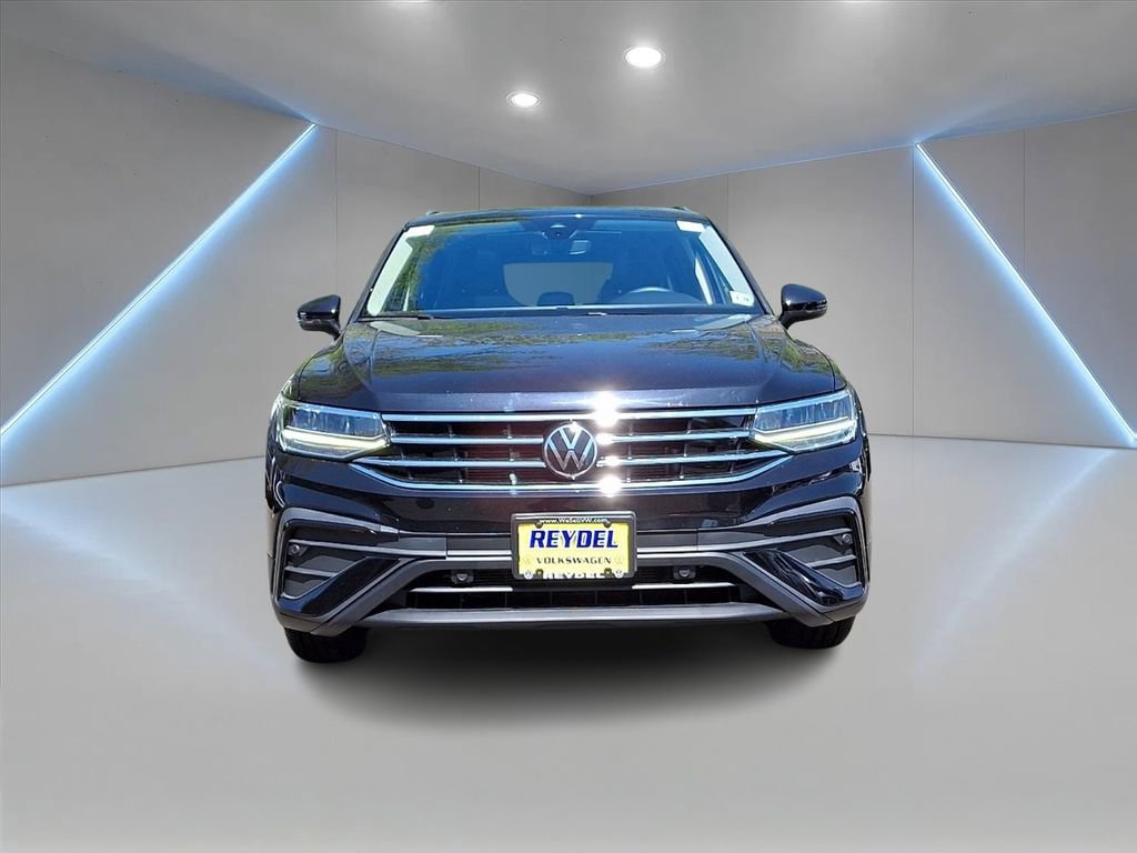 Certified 2023 Volkswagen Tiguan SE FWD image 2