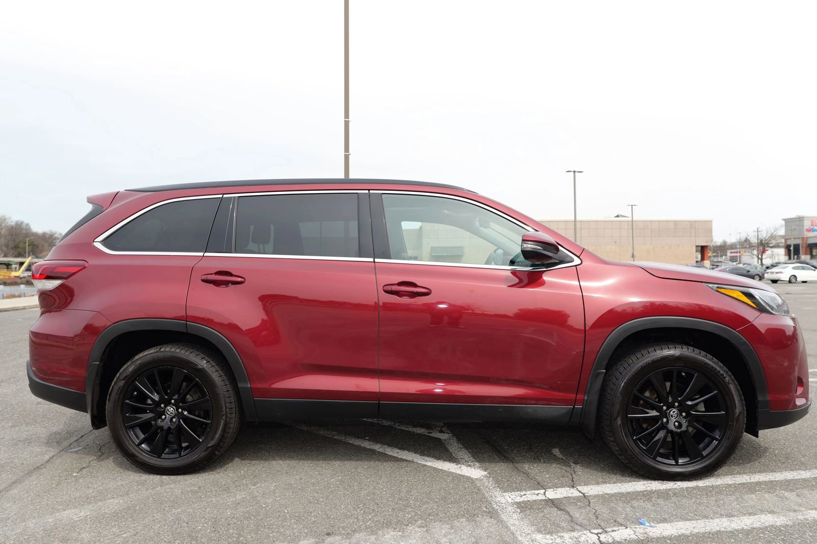 Used 2019 Toyota Highlander SE AWD/4WD image 13