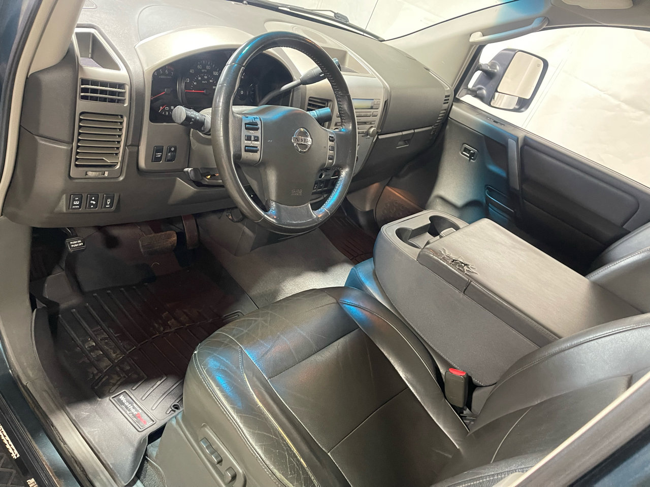 Used 2006 Nissan Titan LE w/ (R02) LE Off-Road Pkg image 31