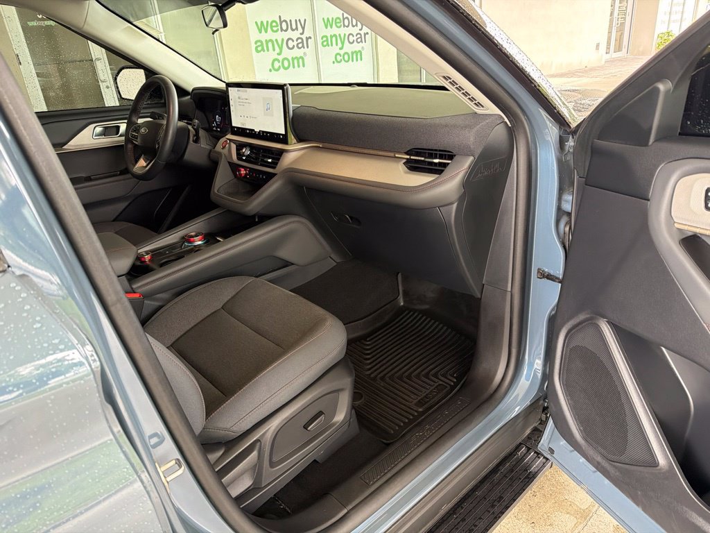 Used 2025 Ford Explorer Active RWD image 27