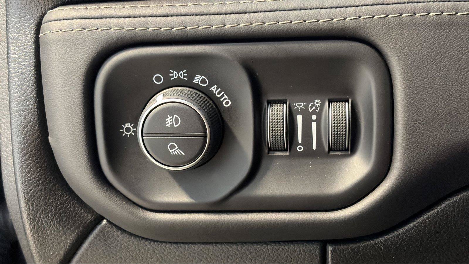 Used 2025 RAM 3500 Limited AWD/4WD image 22