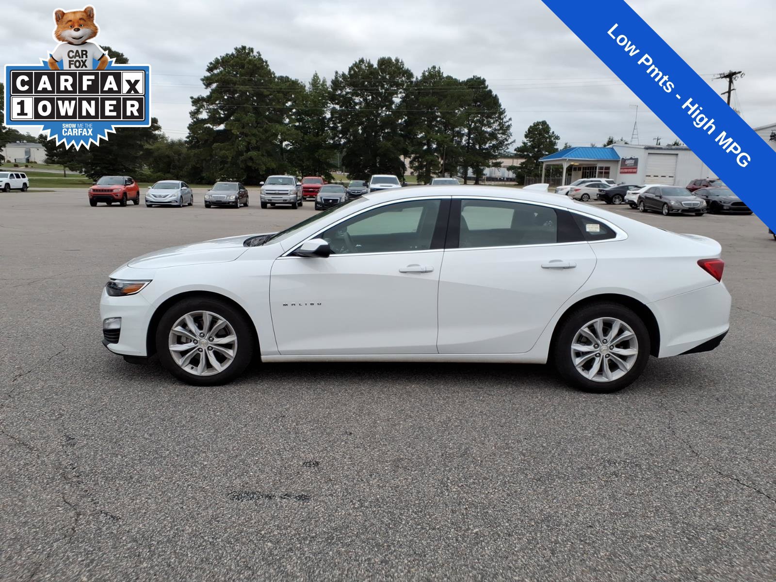Used 2025 Chevrolet Malibu LT FWD image 2