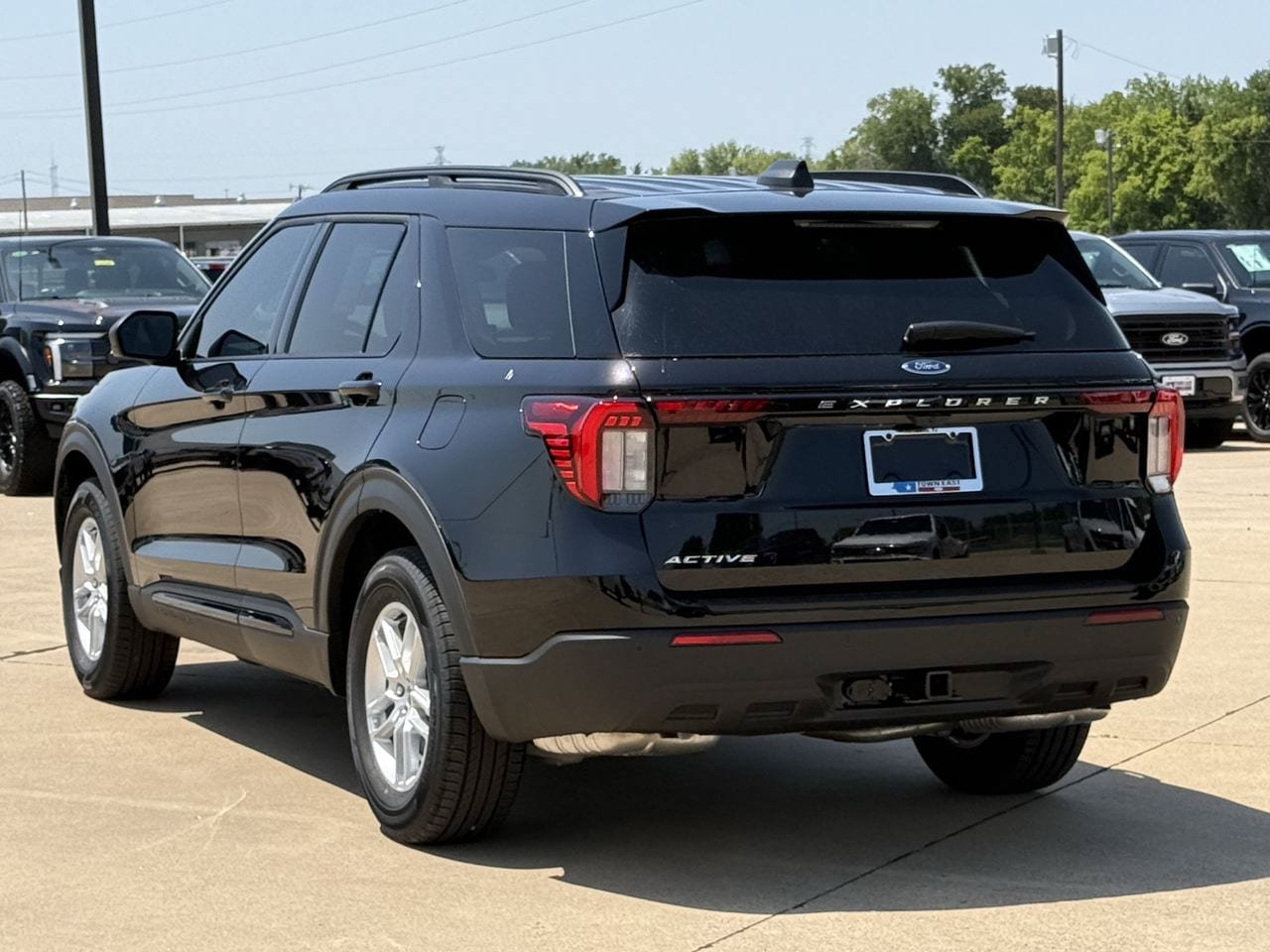 New 2026 Ford Explorer Active RWD image 5