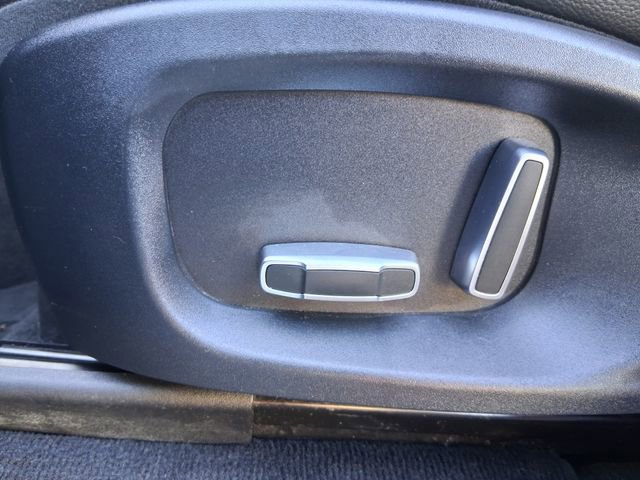 Used 2019 Jaguar F-PACE image 14