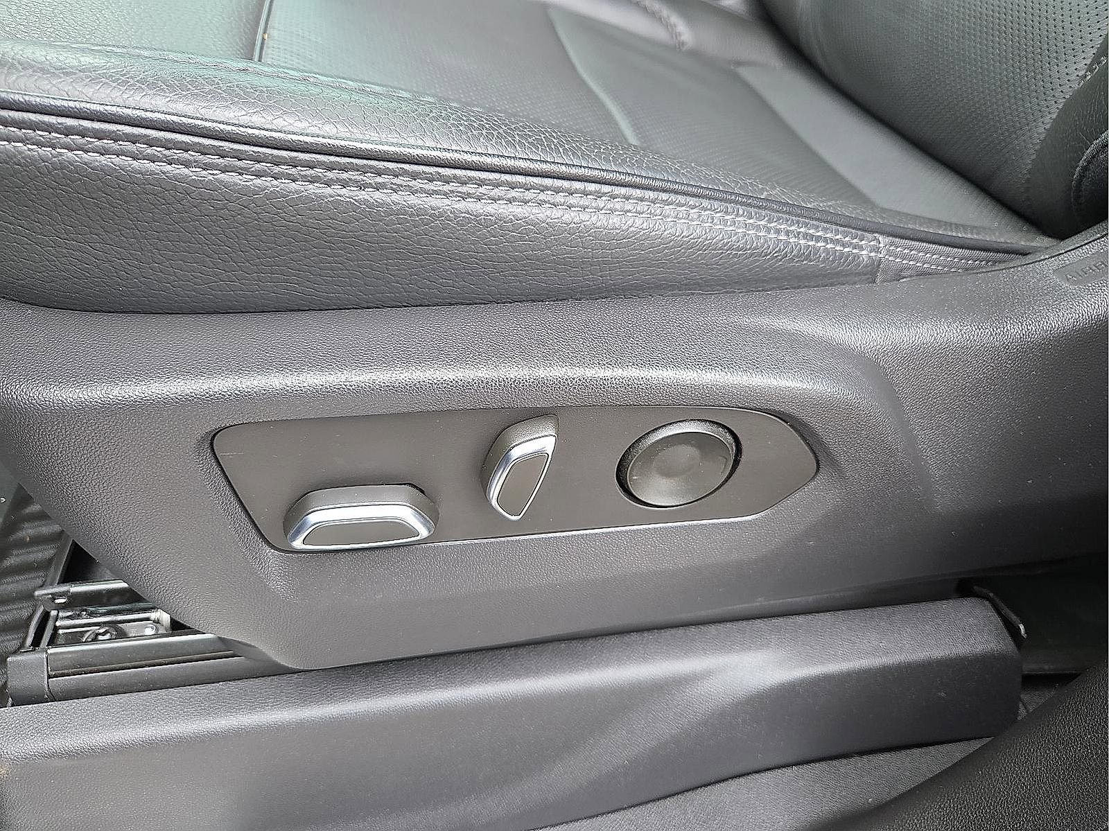 Used 2023 GMC Sierra 1500 Denali w/ Technology Package AWD/4WD image 14