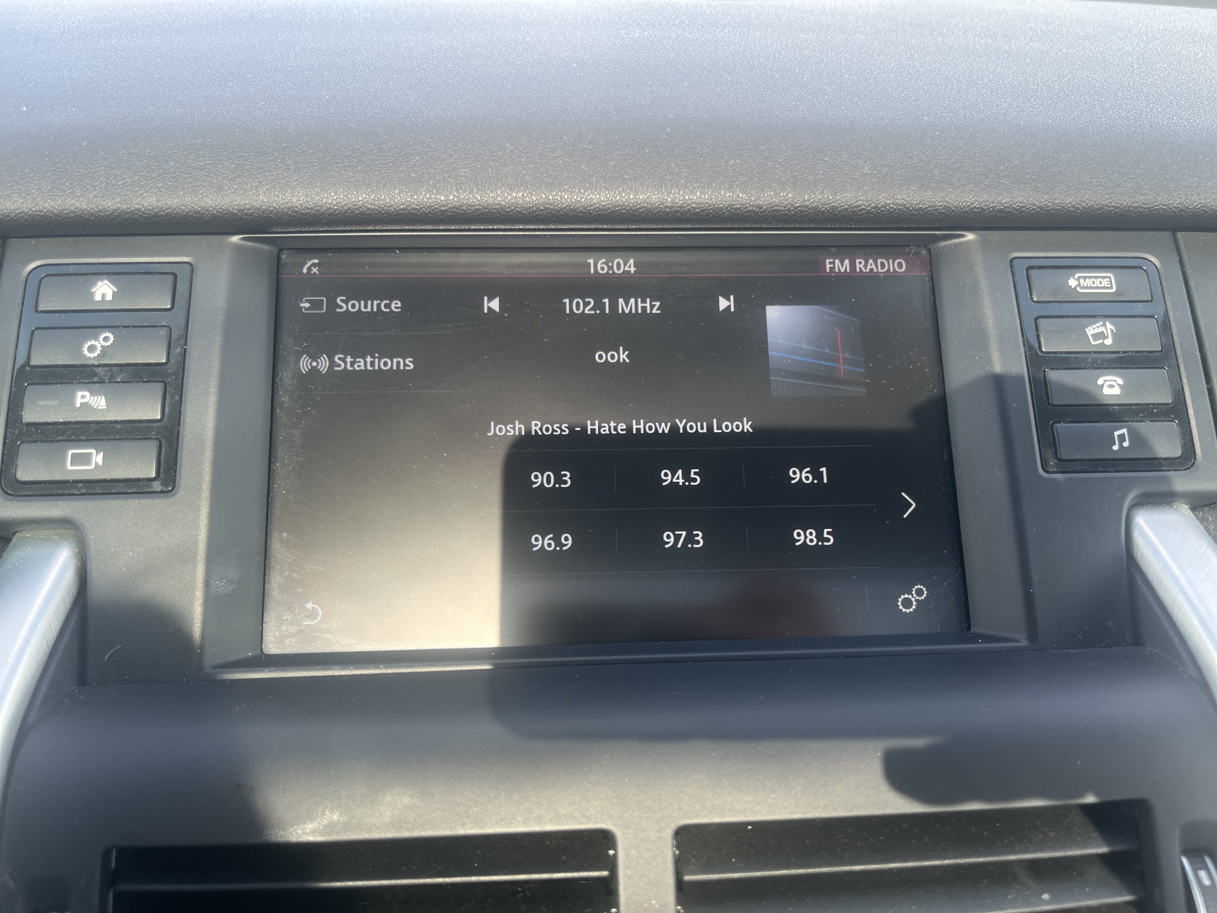 Used 2016 Land Rover Discovery Sport HSE AWD/4WD image 27