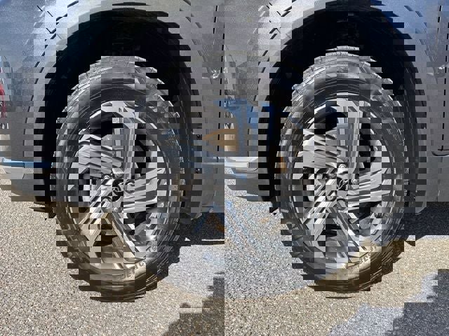 Used 2023 Hyundai Santa Fe SEL w/ Premium Package image 6