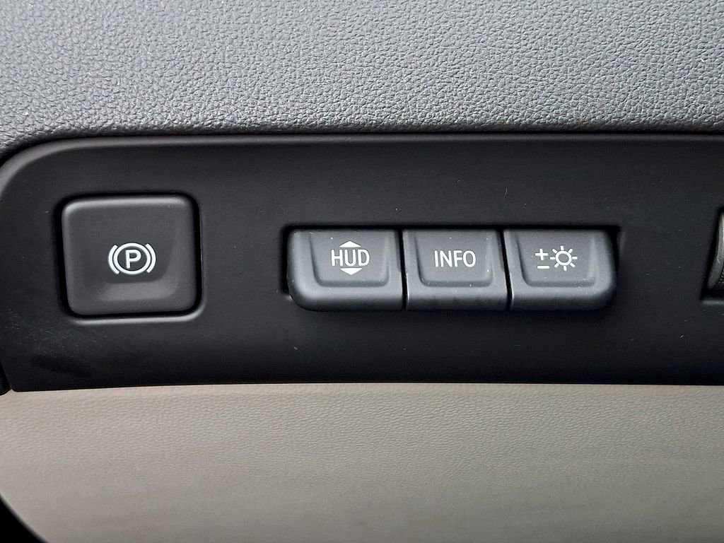 Used 2023 Buick Enclave Avenir w/ LPO, Floor Liner Package image 30