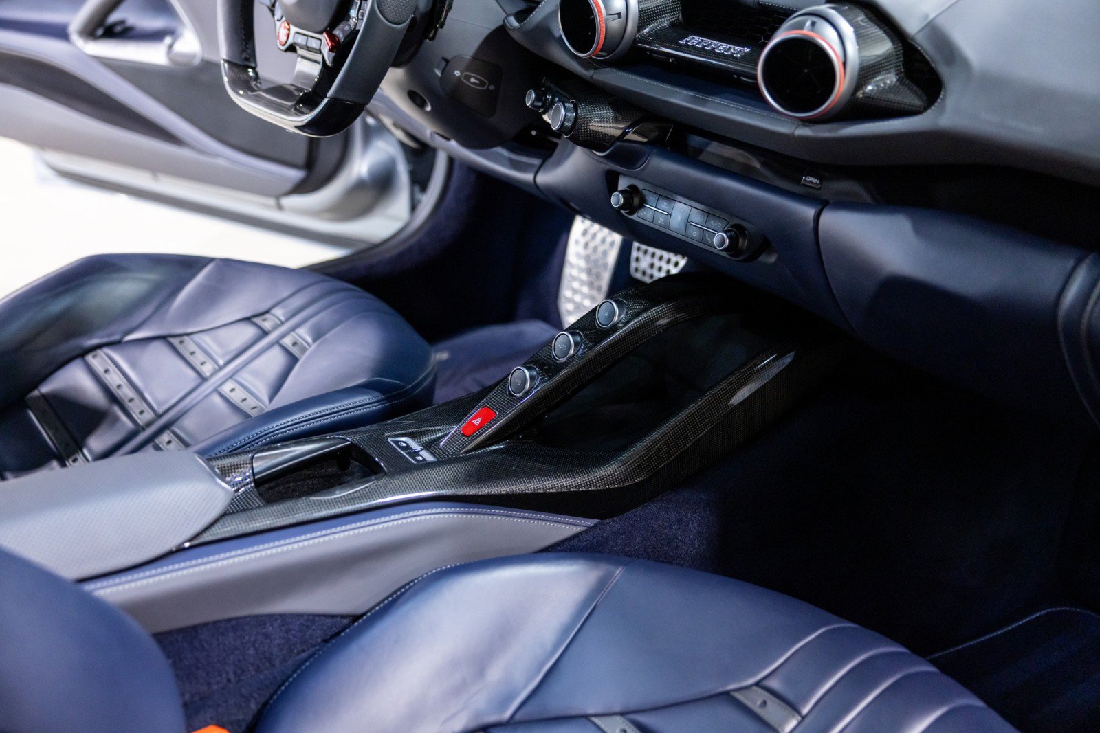 Used 2019 Ferrari 812 Superfast RWD image 33
