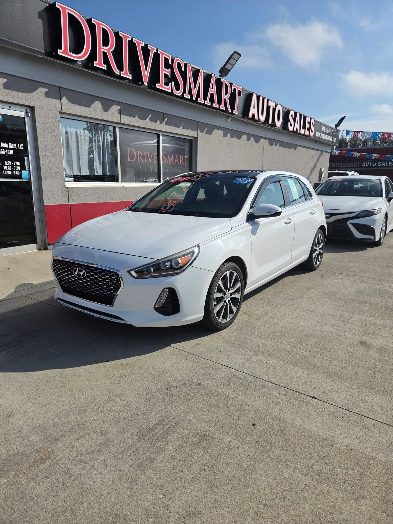 Used 2018 Hyundai Elantra GT w/ Tech Package 03 FWD image 2