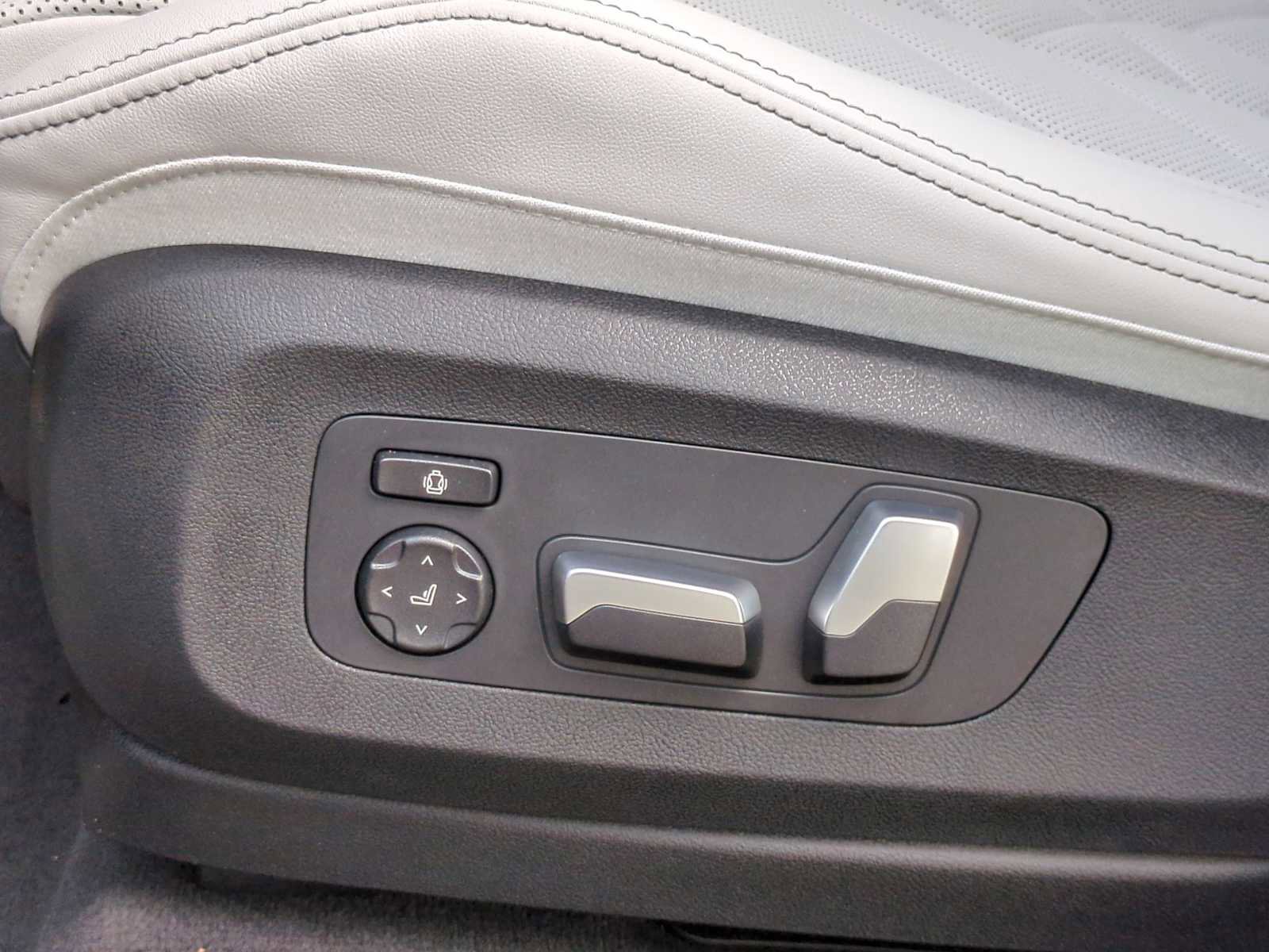 New 2026 BMW X5 xDrive40i w/ M Sport Package image 17