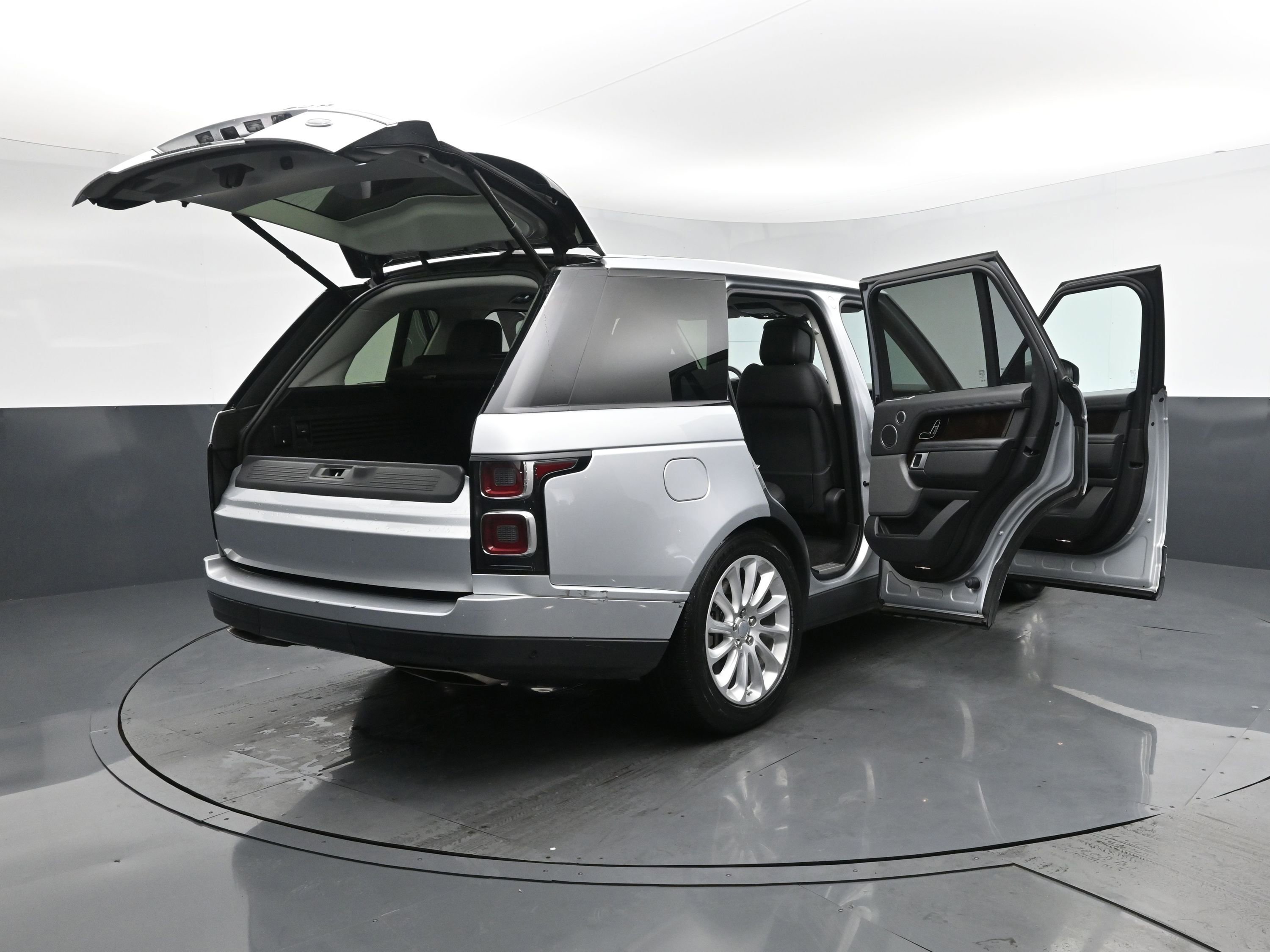 Used 2020 Land Rover Range Rover HSE image 31