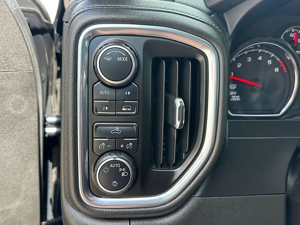 Used 2021 Chevrolet Silverado 1500 LT AWD/4WD image 19