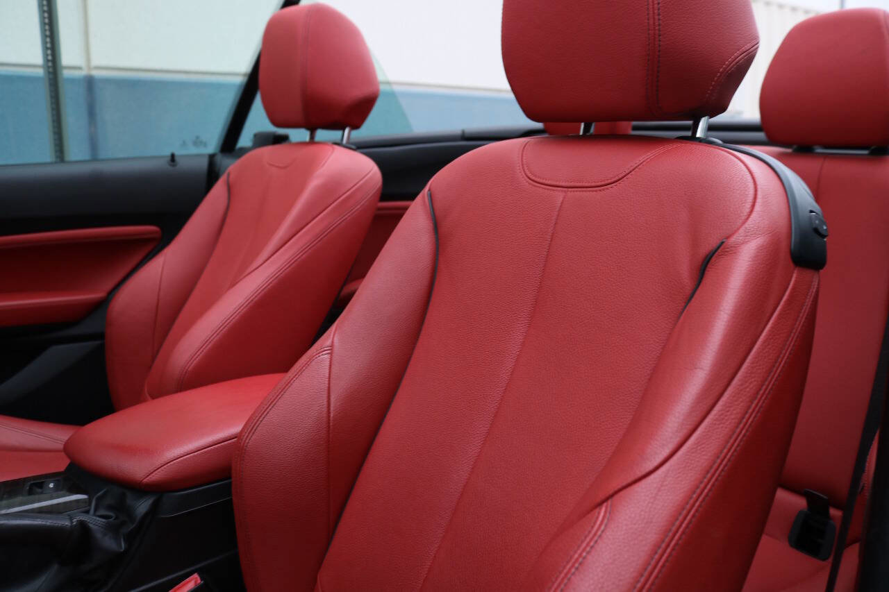 Used 2016 BMW M235i Convertible image 37