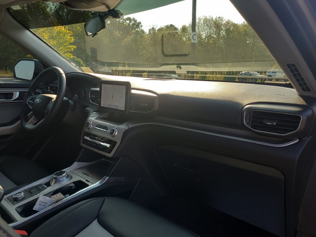 Used 2023 Ford Explorer XLT w/ Equipment Group 202A AWD/4WD image 19