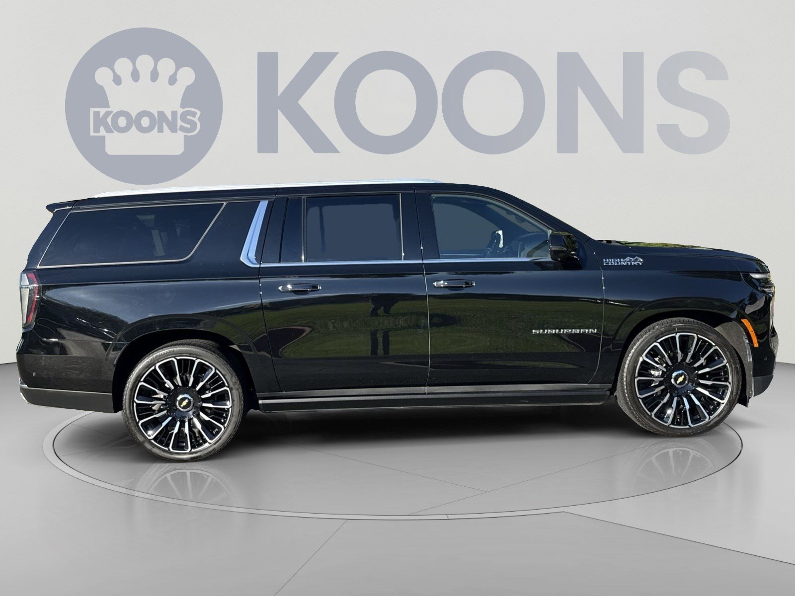 Used 2025 Chevrolet Suburban High Country AWD/4WD image 7