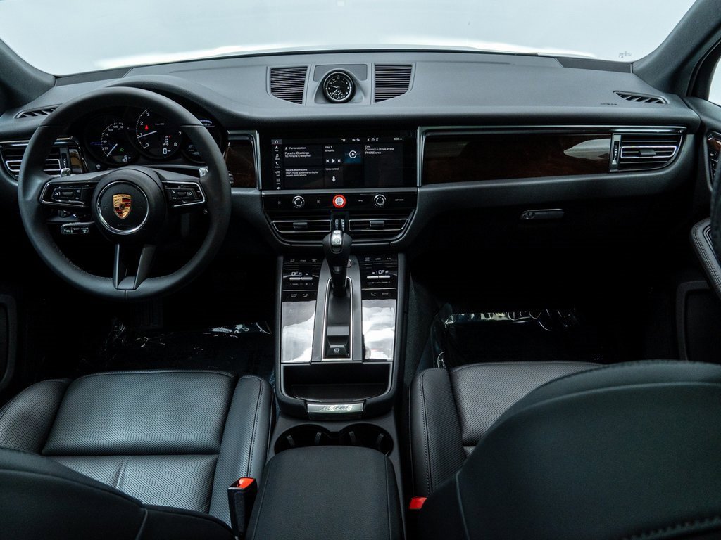 Used 2025 Porsche Macan image 20
