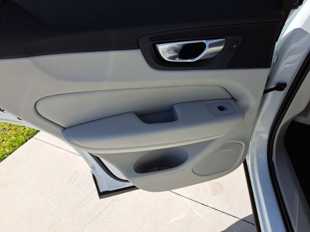 Used 2024 Volvo XC60 T8 Plus image 9