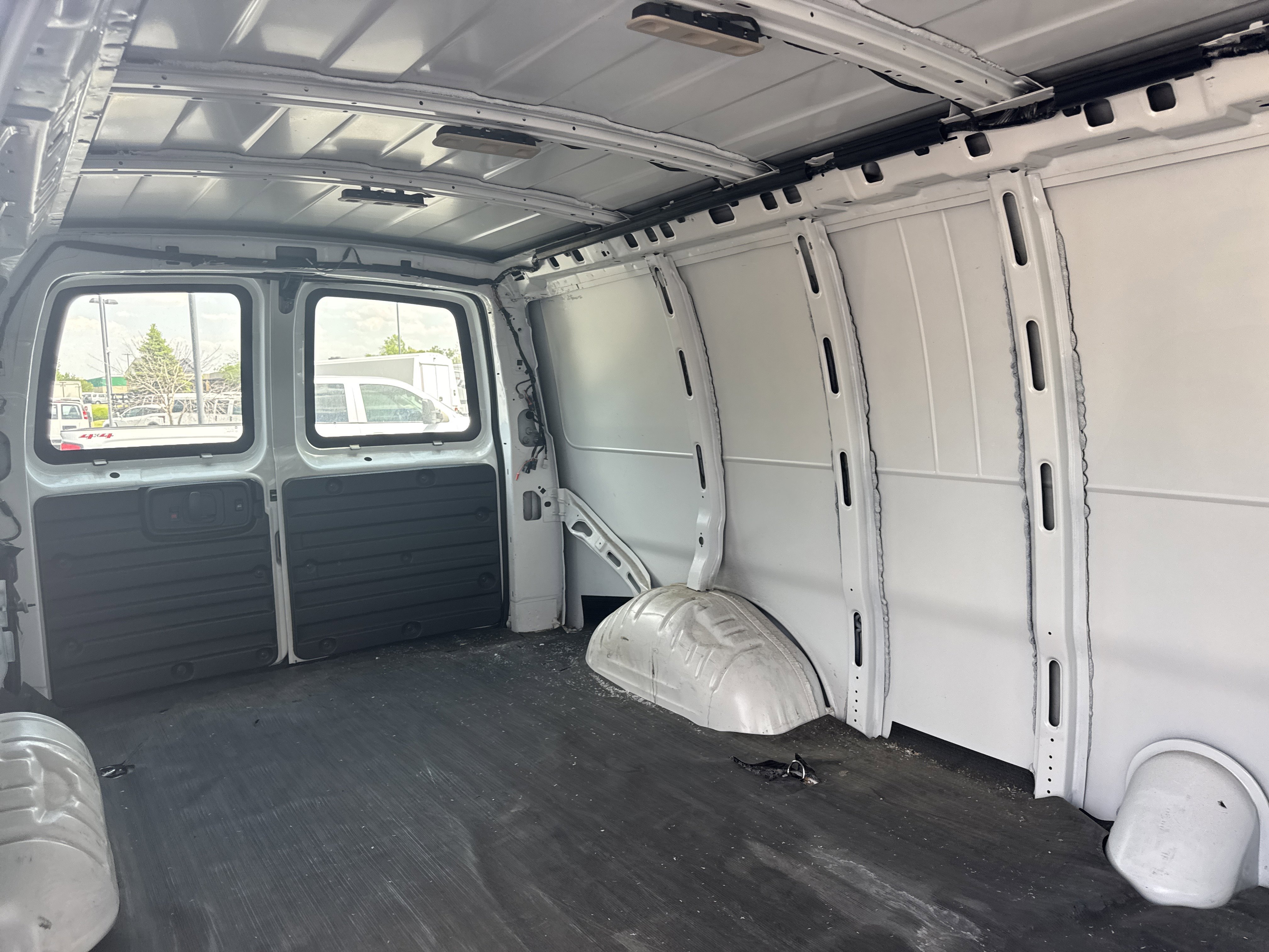 Used 2018 Chevrolet Express 3500 Extended w/ Driver Convenience Package RWD image 14