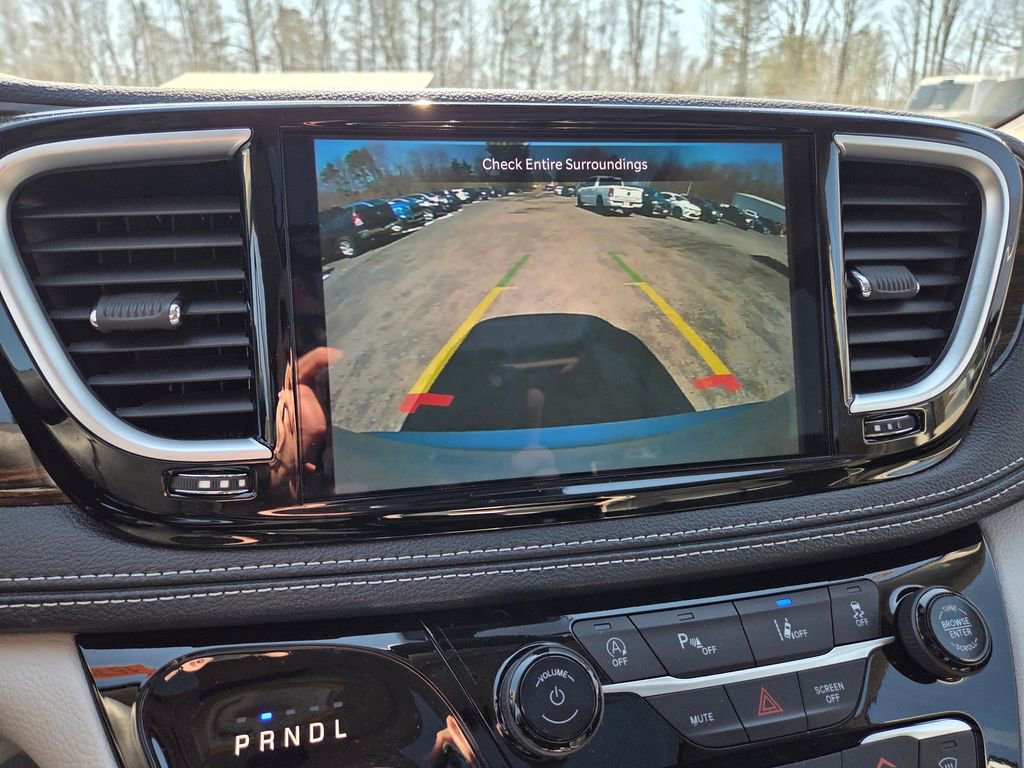 Used 2024 Chrysler Pacifica Limited image 17
