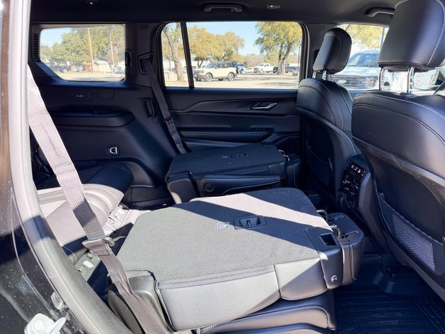 Used 2025 Jeep Grand Cherokee L Laredo image 17