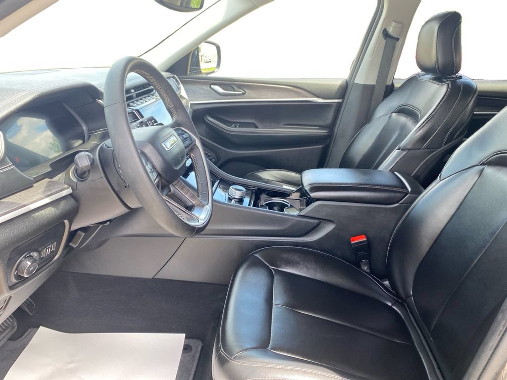 Used 2023 Jeep Grand Cherokee L Limited AWD/4WD image 17