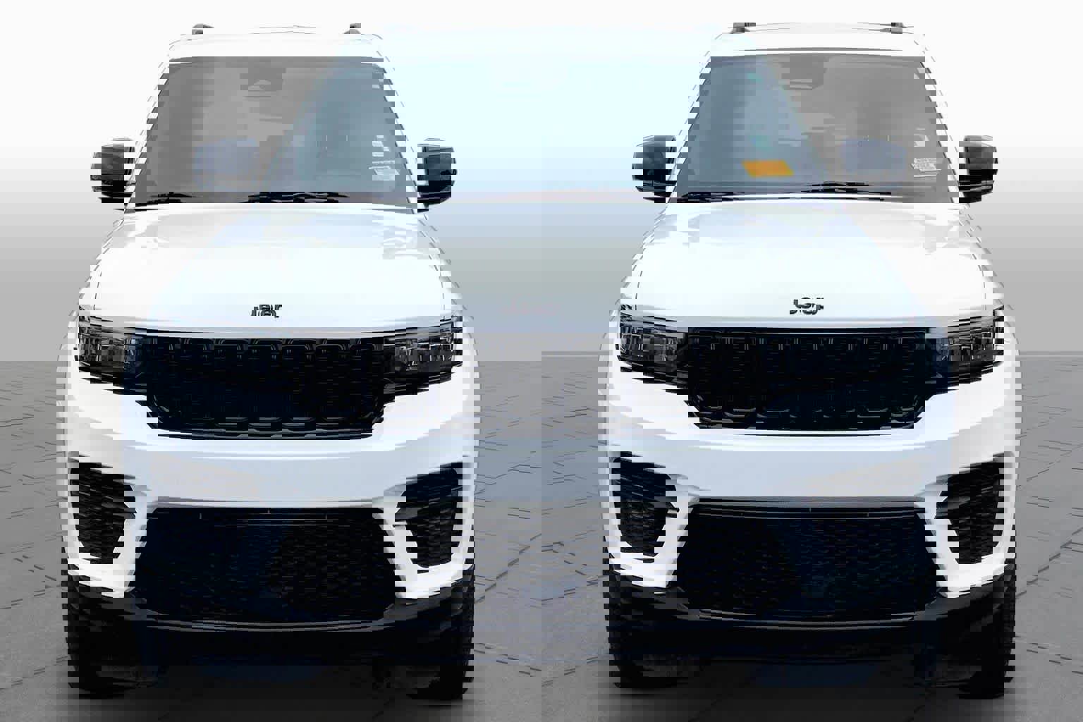 Used 2022 Jeep Grand Cherokee Altitude AWD/4WD image 4