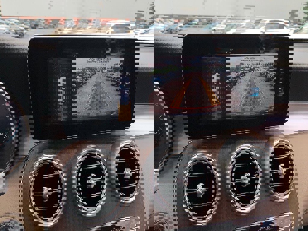 Used 2021 Mercedes-Benz GLC 300 4MATIC w/ Multimedia Package image 22