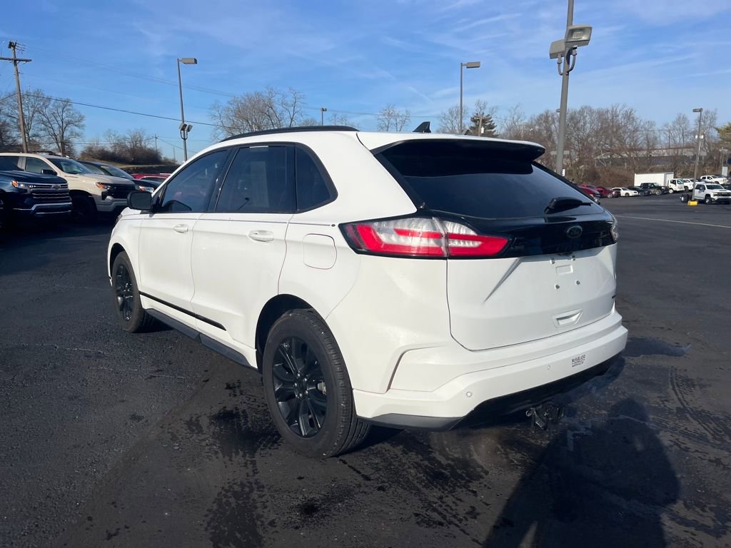Used 2024 Ford Edge SE w/ Black Appearance Package image 3