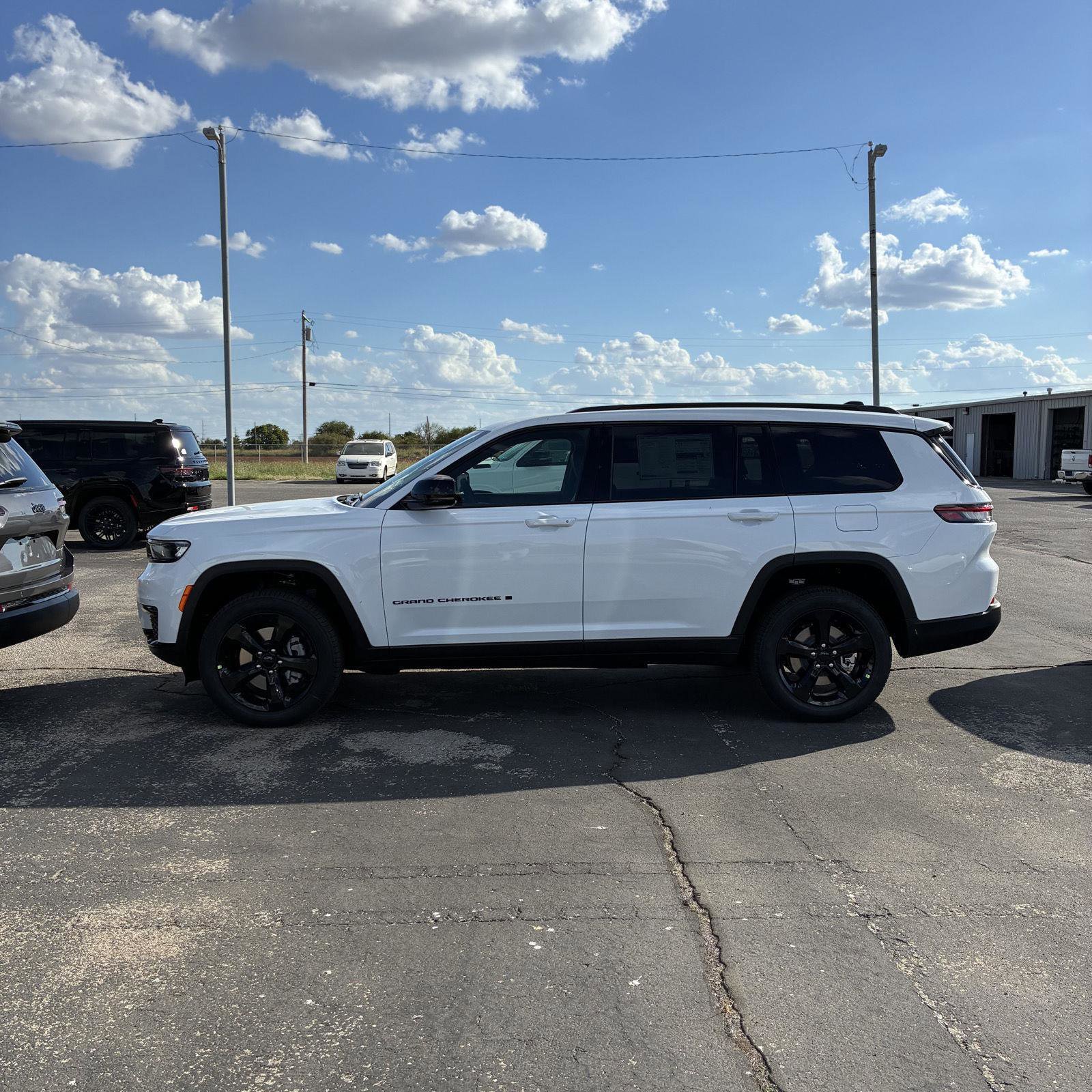 New 2025 Jeep Grand Cherokee L Limited w/ Black Appearance Package image 17