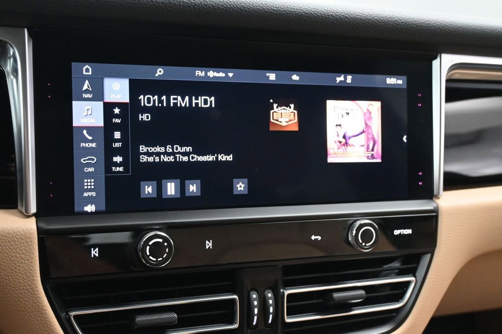 Certified 2023 Porsche Macan AWD/4WD image 16