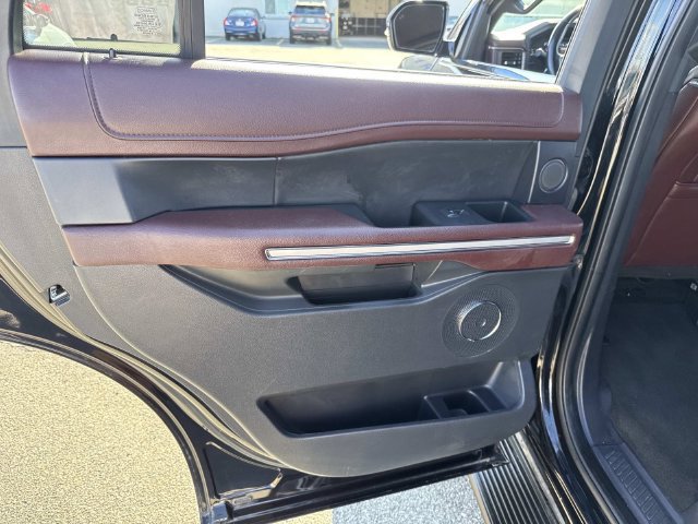 Used 2024 Ford Expedition Limited AWD/4WD image 17