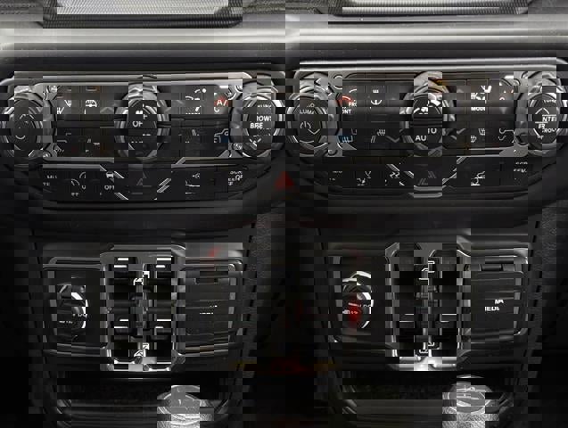 Used 2022 Jeep Gladiator Overland w/ Cold Weather Group image 31