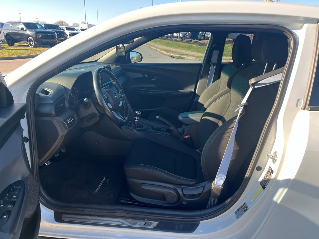 Used 2020 Hyundai Veloster N w/ Performance Package FWD image 5