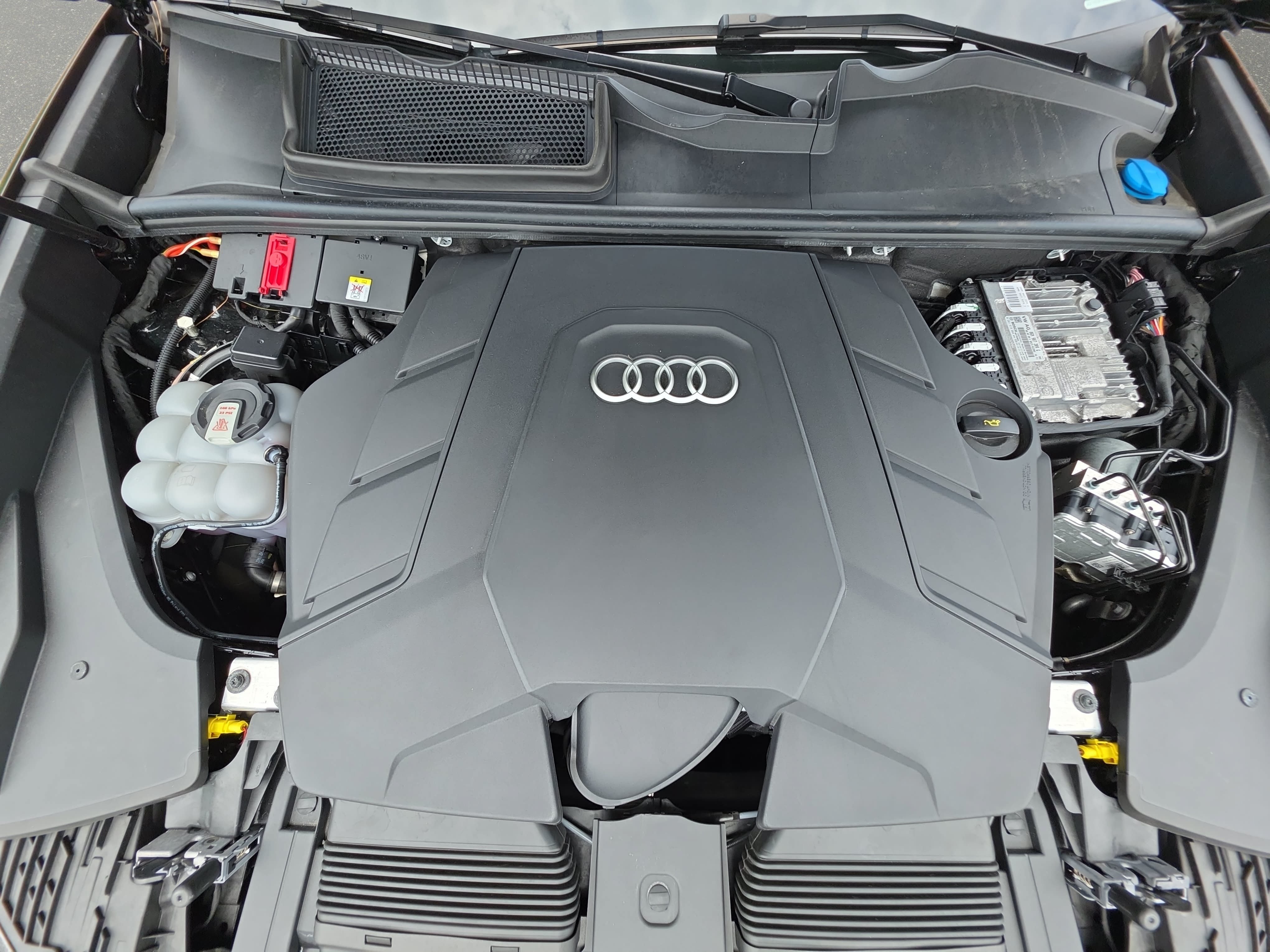Used 2024 Audi Q8 Premium Plus AWD/4WD image 31