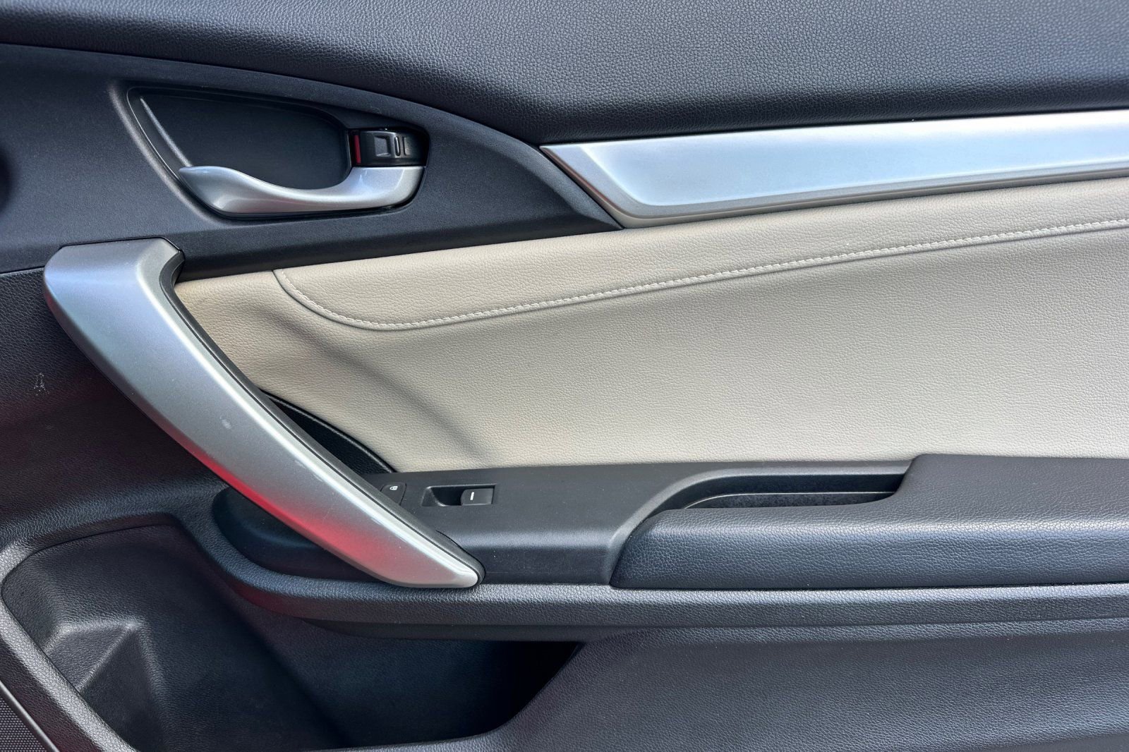 Used 2016 Honda Civic Touring image 21