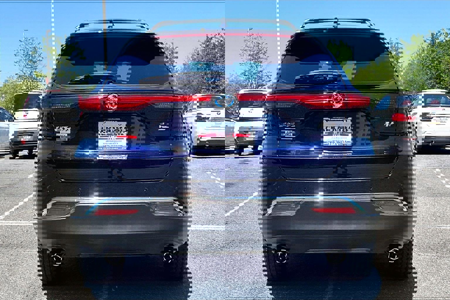 Used 2023 Toyota Venza XLE image 4