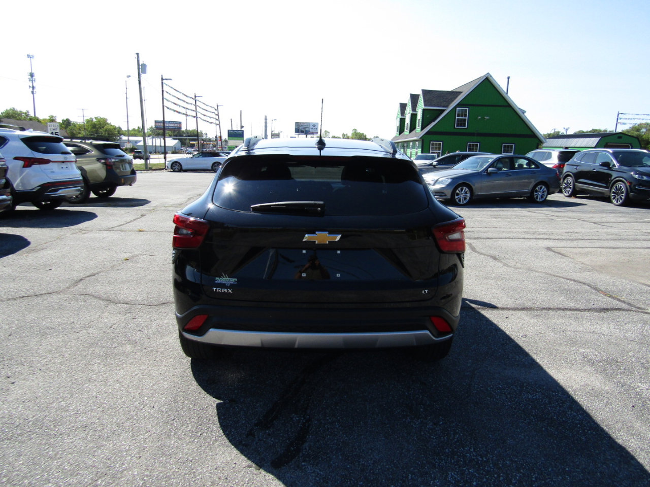 Used 2024 Chevrolet Trax LT w/ Sunroof Package image 6