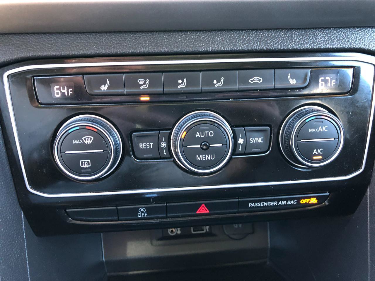 Used 2018 Volkswagen Atlas SEL AWD/4WD image 23