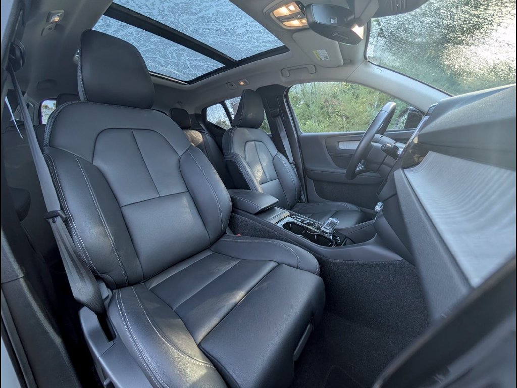 Certified 2026 Volvo XC40 B5 Plus AWD/4WD image 21