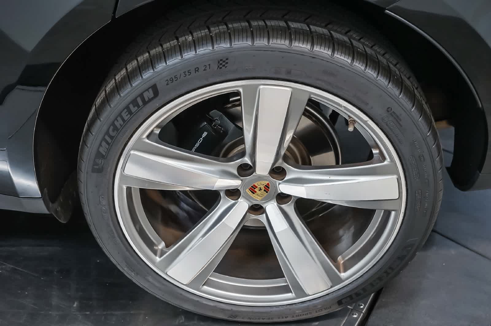 Certified 2025 Porsche Macan AWD/4WD image 13
